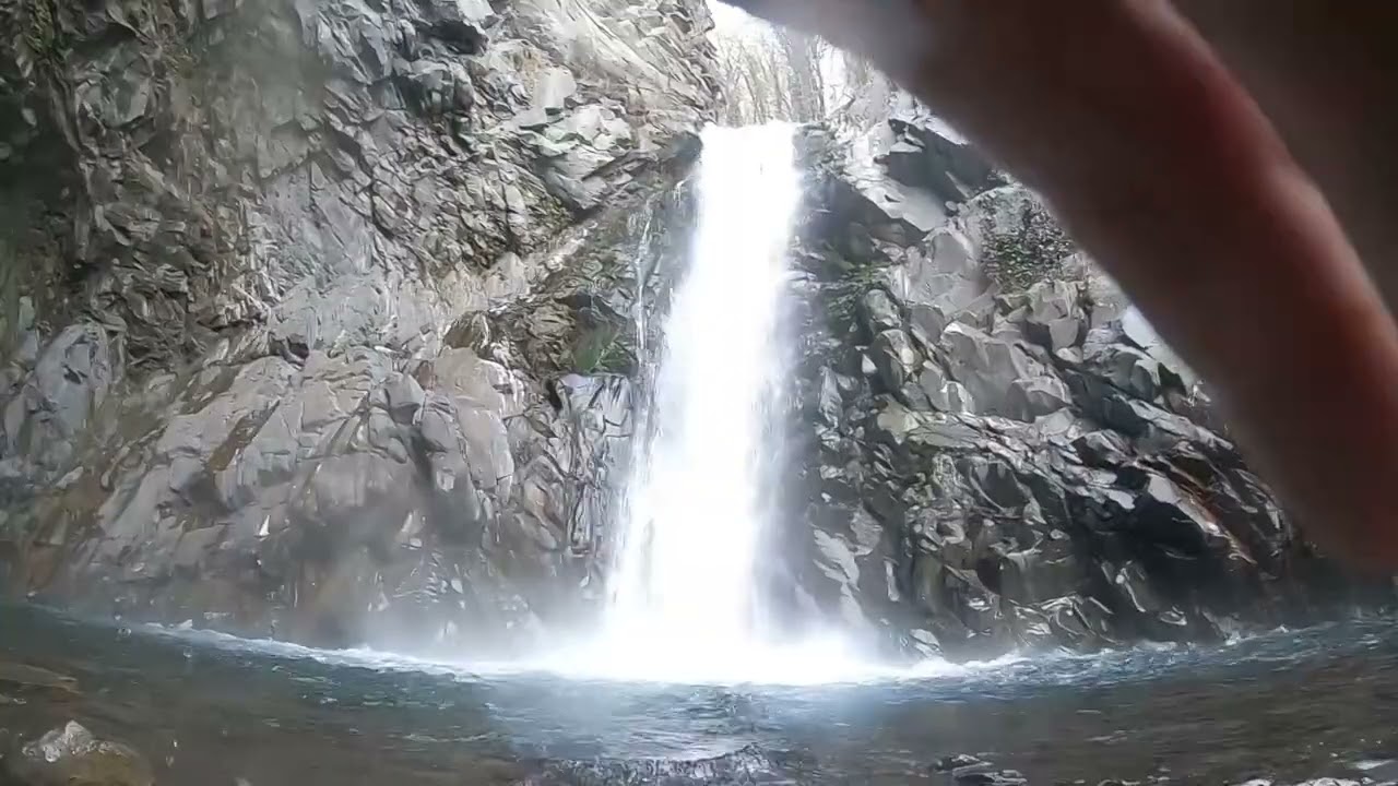 Katex şəlaləsinə gedən təhlükəli  yol