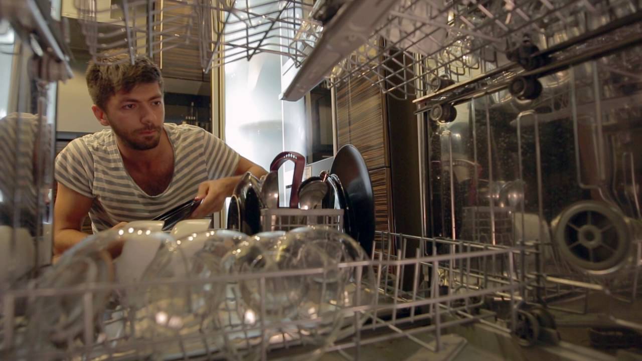 Familia modernă: bărbatul cu vasele, femeia cu deciziile #povestidininterior