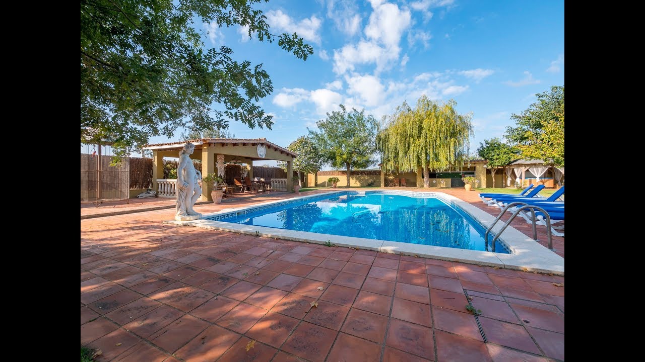 Rustic villa with private pool and a large garden where you can enjoy wonderful holidays