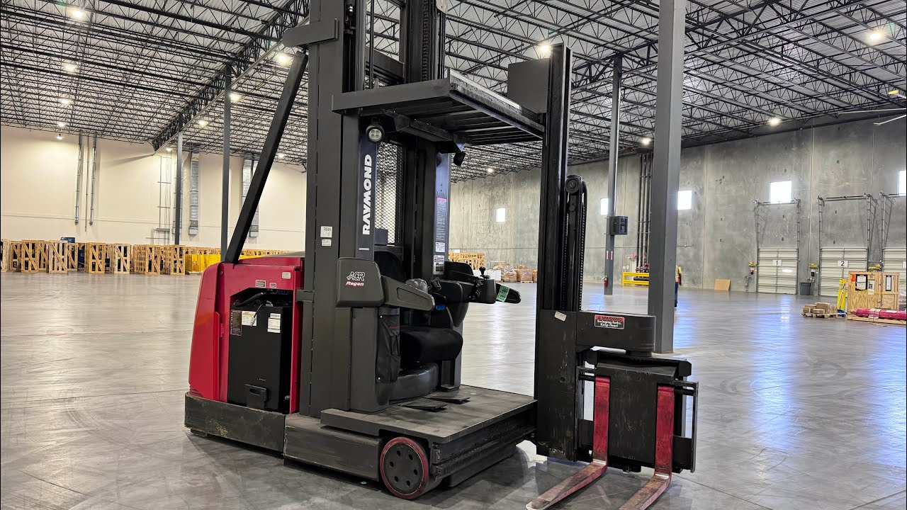 Raymond Man Up Swing Mast Turret Truck