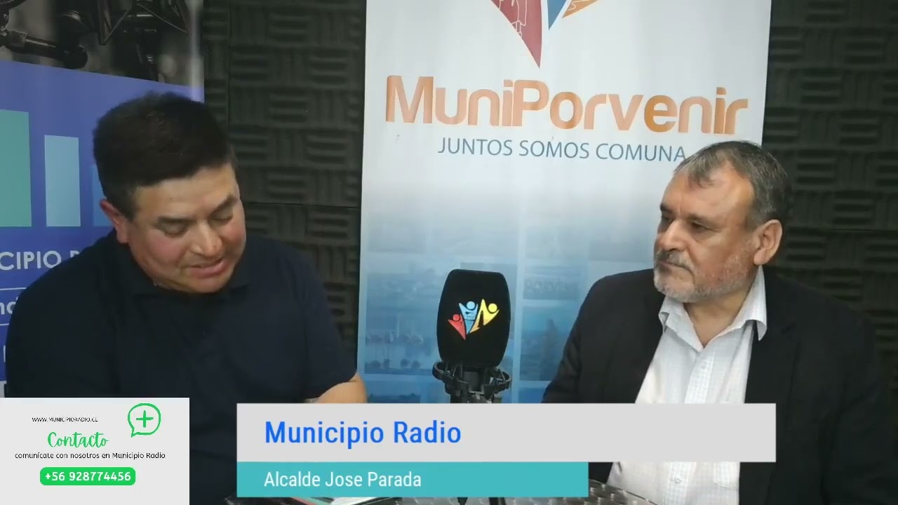 En estudios de Municipio Radio , José Gabriel Parada, alcalde de Porvenir.