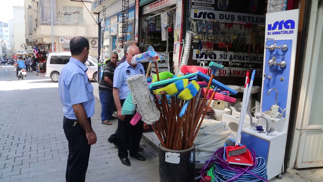 HALİLİYE BELEDİYESİ ZABITA EKİPLERİNDEN KALDIRIM İŞGALİ DENETİMİ
