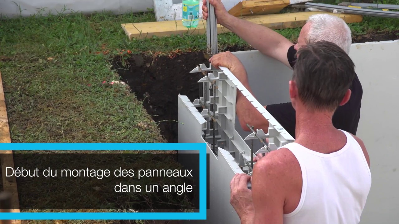 Montage d'une structure de piscine AQUAFEAT sur sabots
