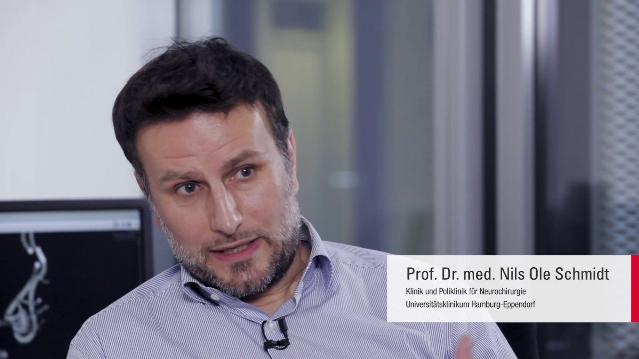 Neurovascular Surgery: Enhance Teaching and OR Communication with GLOW800