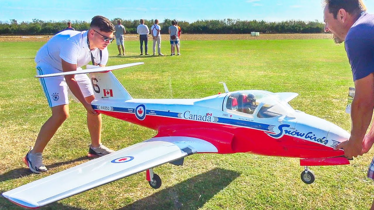 BEAUTIFUL CANADIAN SNOWBIRD CT-114 TUTOR RC TURBINE JET SCALE DEMONSTRATION FLIGHT