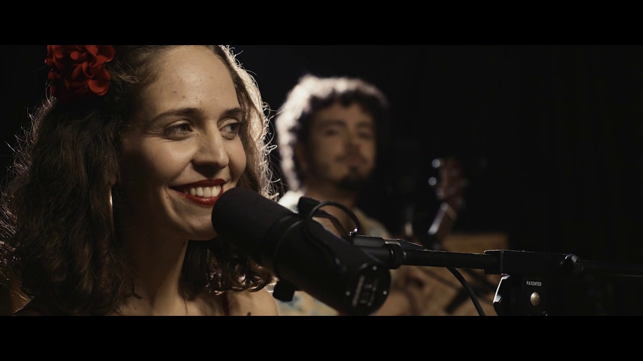 Un Poquito Así - Adri Stuven ft. Rodrigo Walker