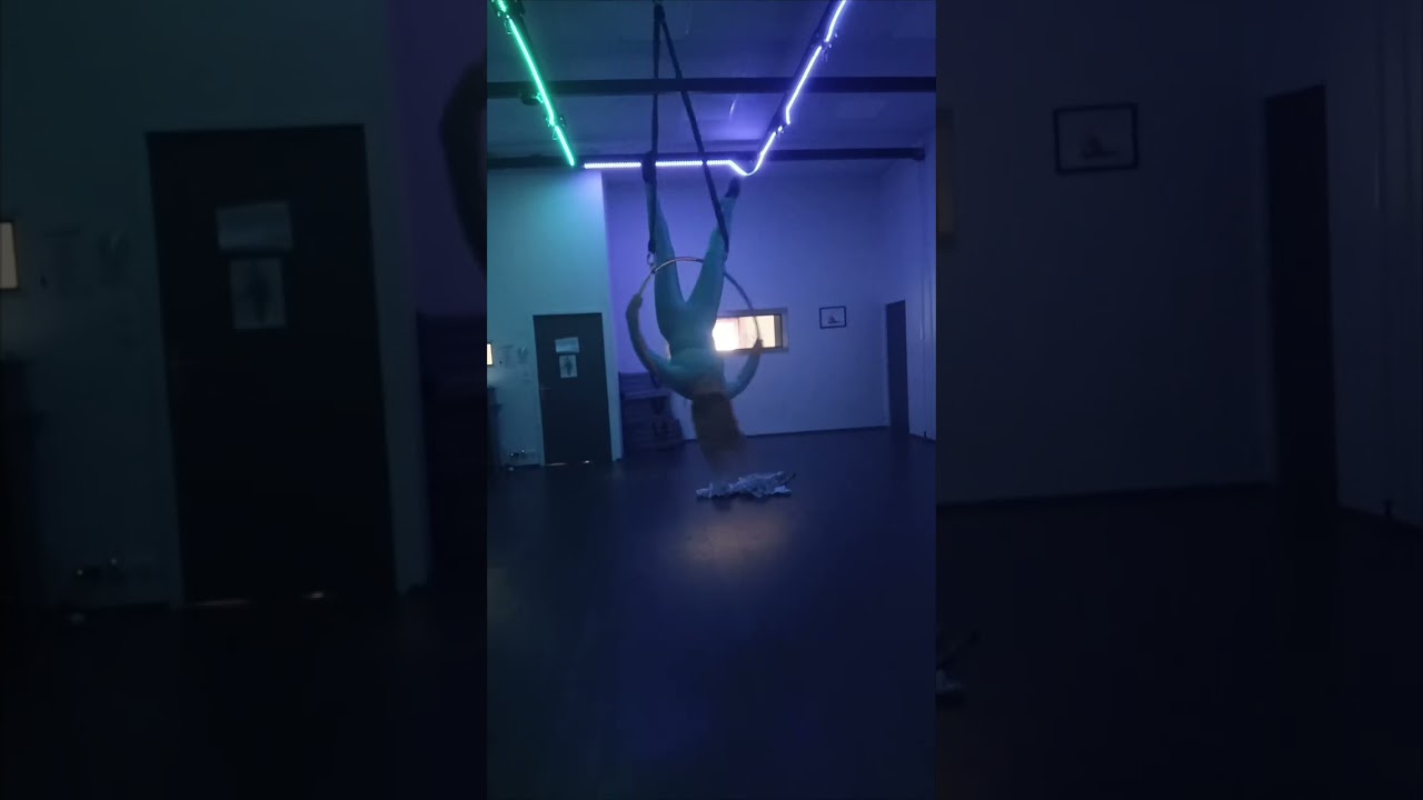 Chorégraphie hoop à 2 points.