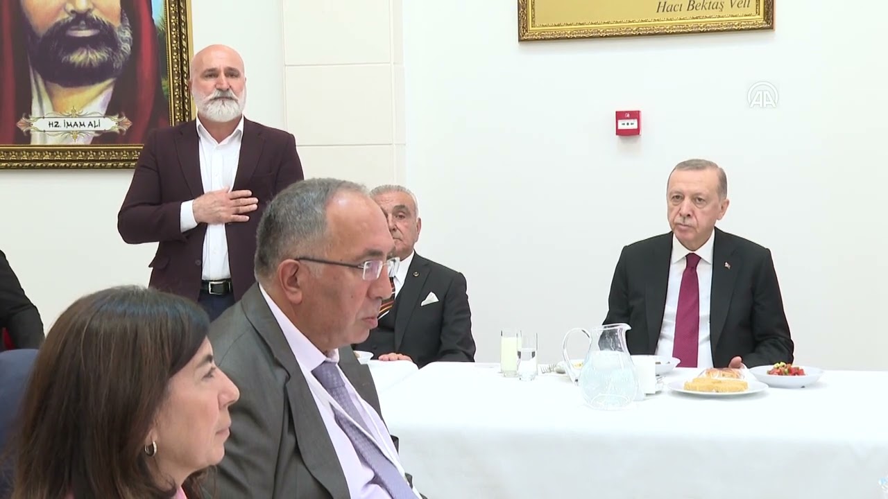 Cumhurbaşkanı Erdoğan, Şahkulu Sultan Dergahı ve Cemevi'ni gezdi