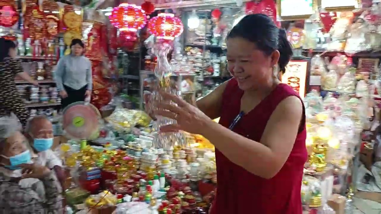 Tầng  hầm  chợ Long Hoa  nơi bán đồ Thờ cúng lớn nhất  tỉnh Tây Ninh. Khách Hương  .