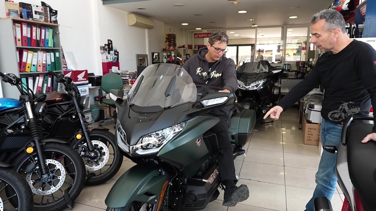 HONDA GOLDWING 1800cc BAGGER και TOUR - ποιές οι διαφορές