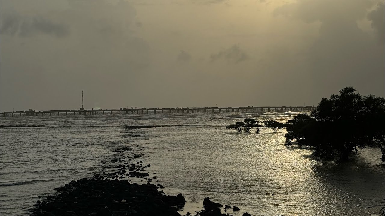 Bandra Bay-stand  and The Library Cafe / Pinay in Mumbai