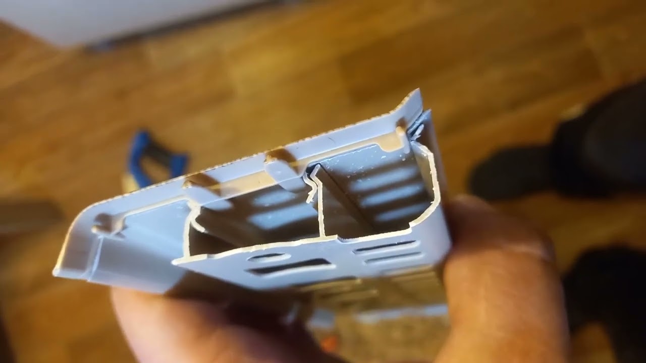 Укладка плинтуса4(Laying the baseboard)