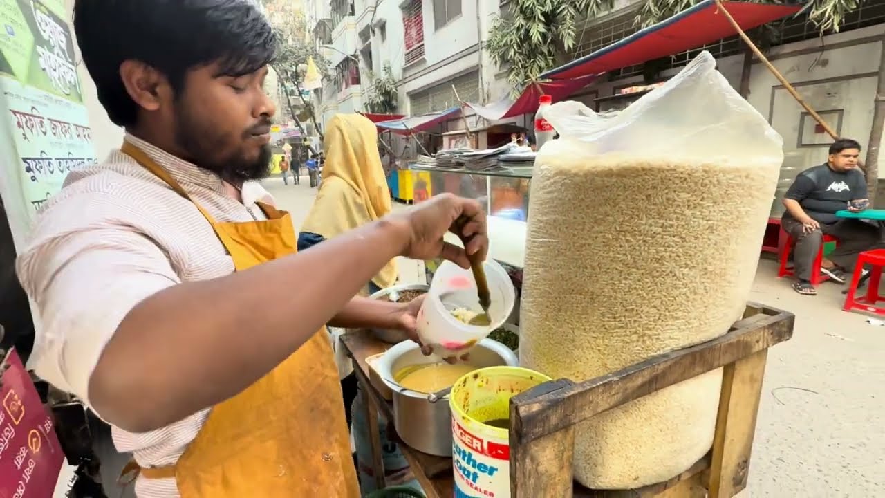 How to Making Famous Jhalmuri by Brother Ruhul Amin in Dhaka