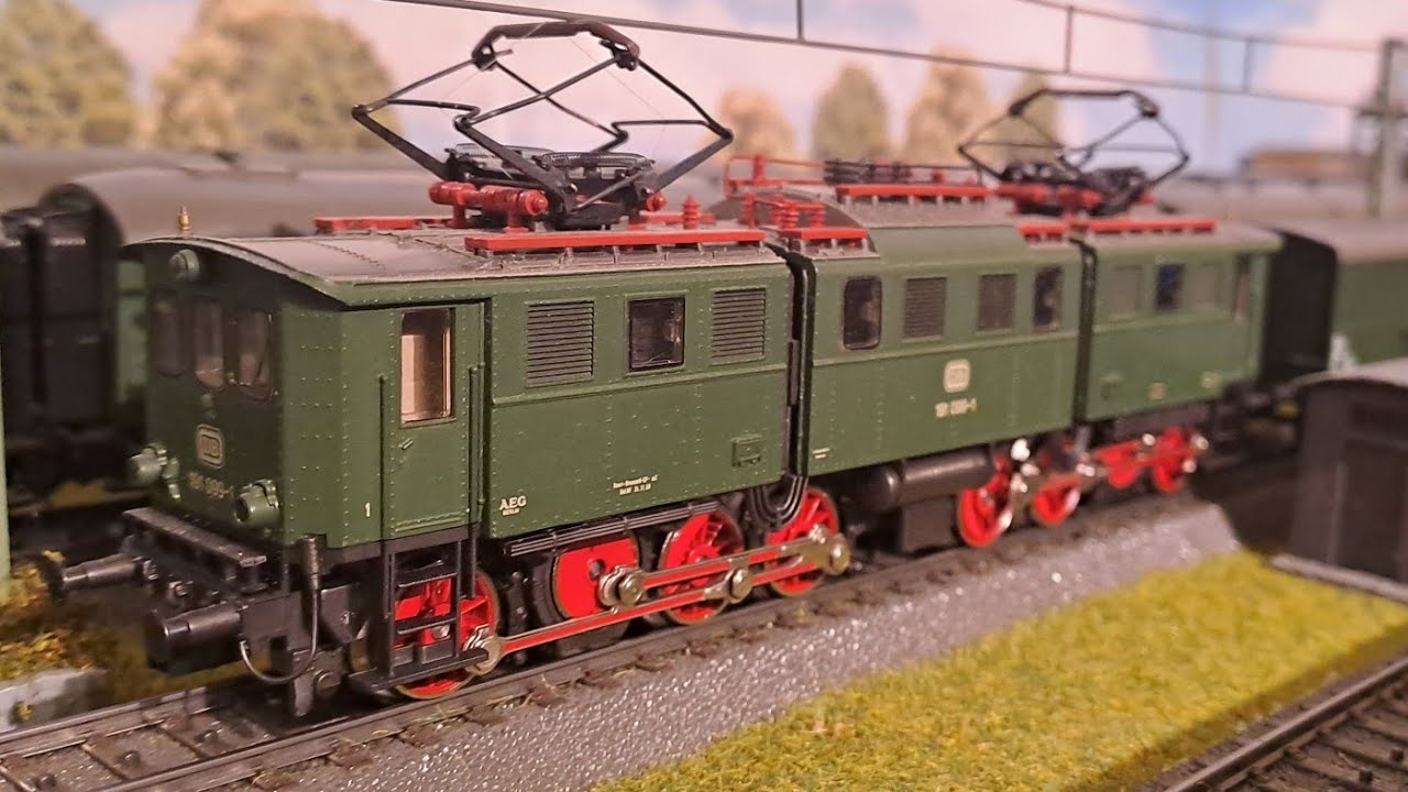 Altbauellok 191 099-1 mit einem Transformatortransport