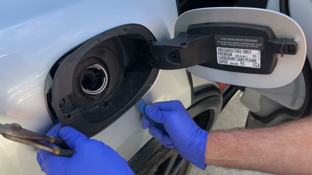 Porsche Cayenne 958 Fuel Door Removal and Reinstallation