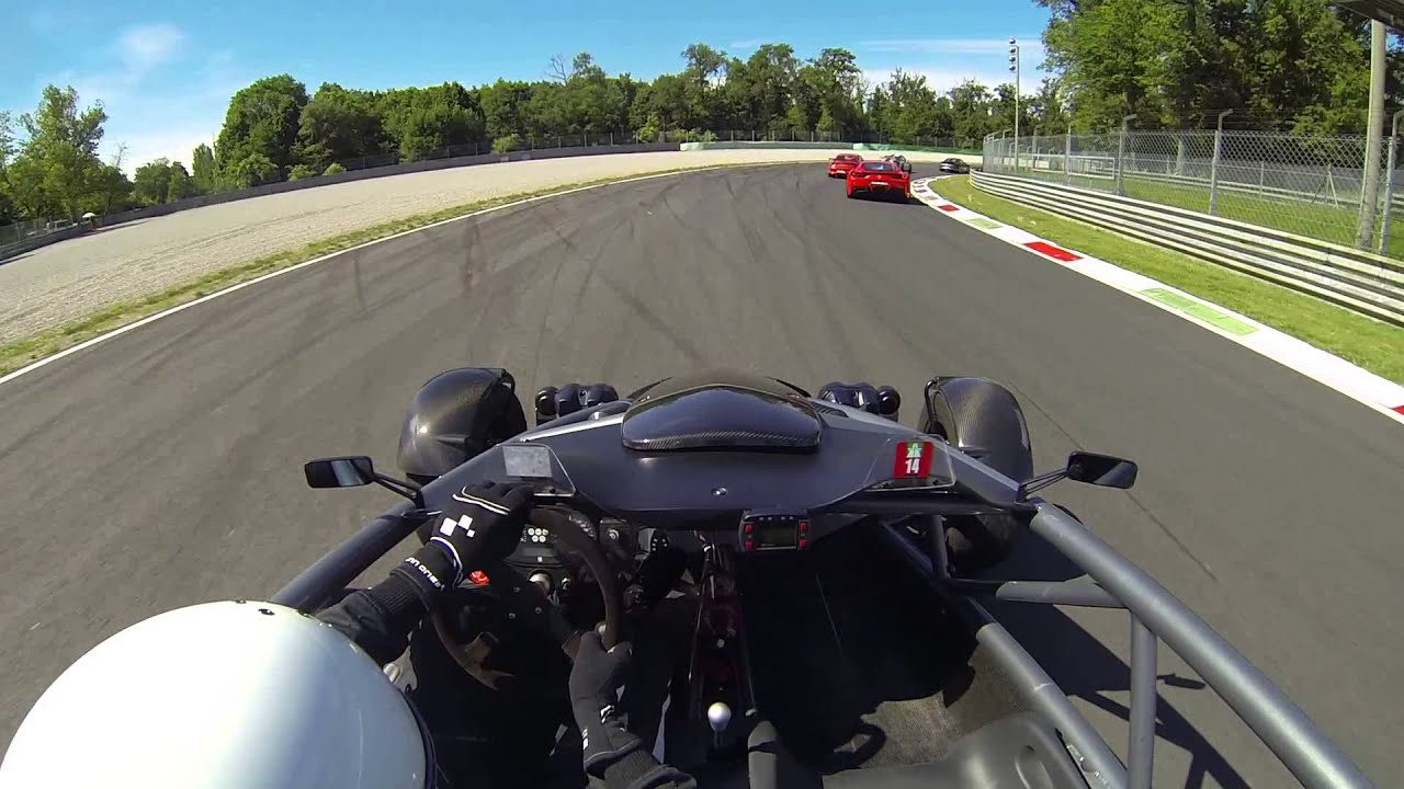 Ariel Atom vs world of Porsche, 458 speciale @ Monza