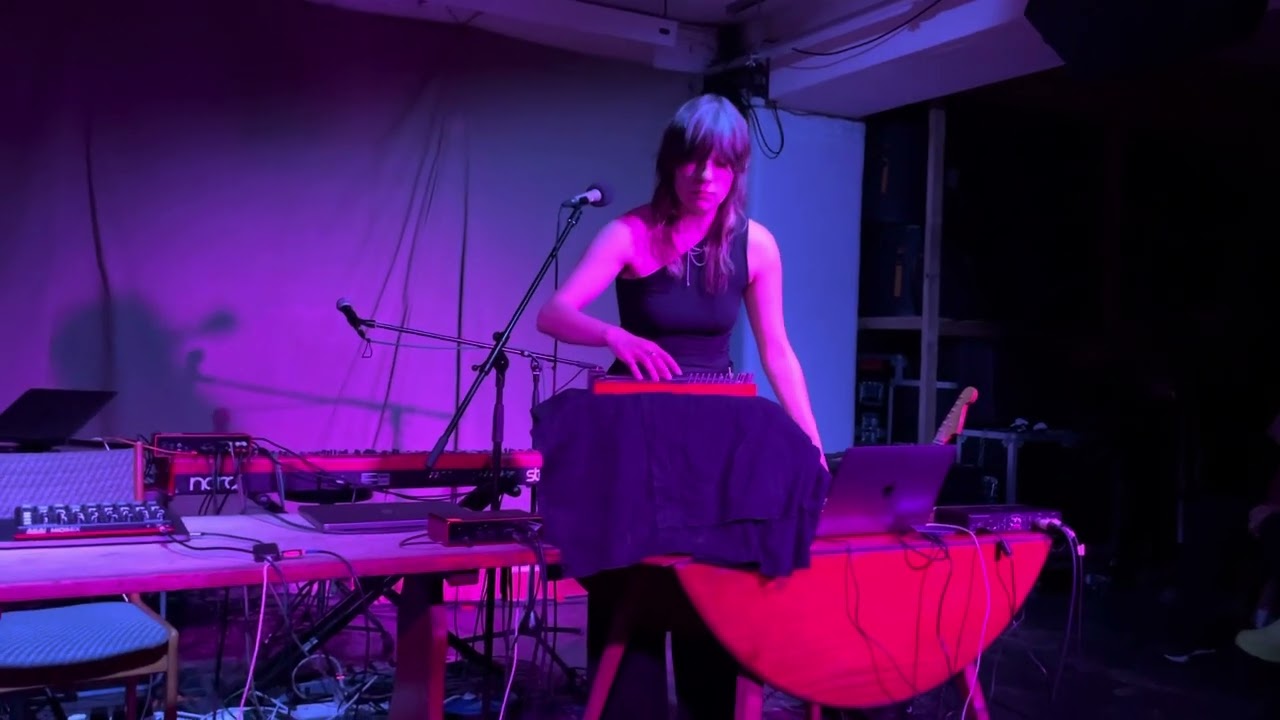 Martyna Basta - Podszepnik I (live)