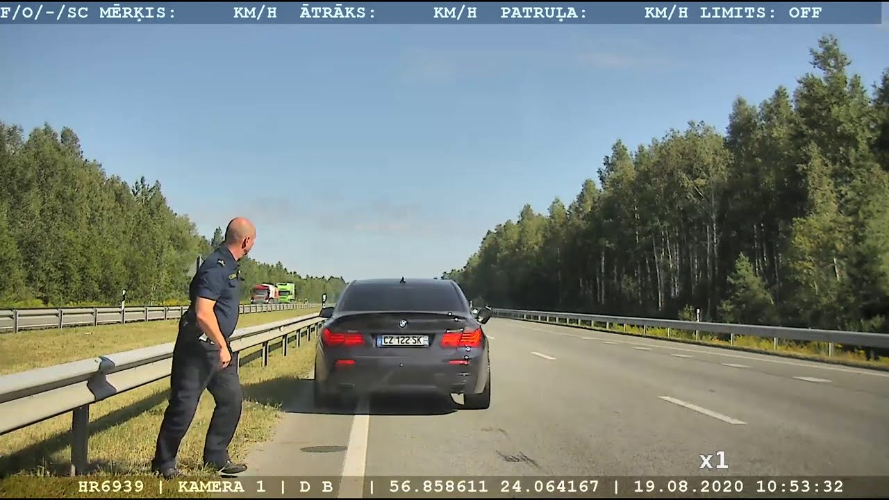 Spraiga pakaļdzīšanās uz Jelgavas šosejas: 17 gadīgs jaunietis pārkāpj virkni noteikumu