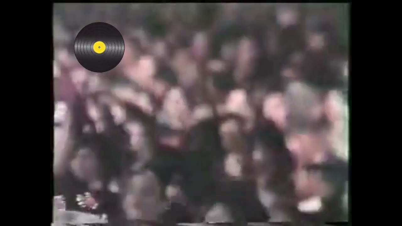 L7 tocando PRETEND WE'DEAD ao vivo no Holliwood Rock de 1993