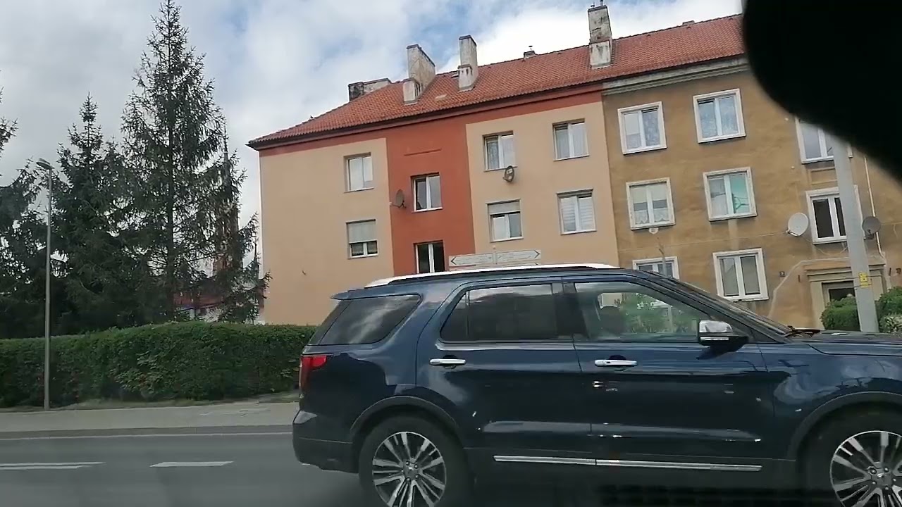 Wrocław, Bielawa, jazda do Kościóla z pokarmami do poświęcenia VID 20250419 122906