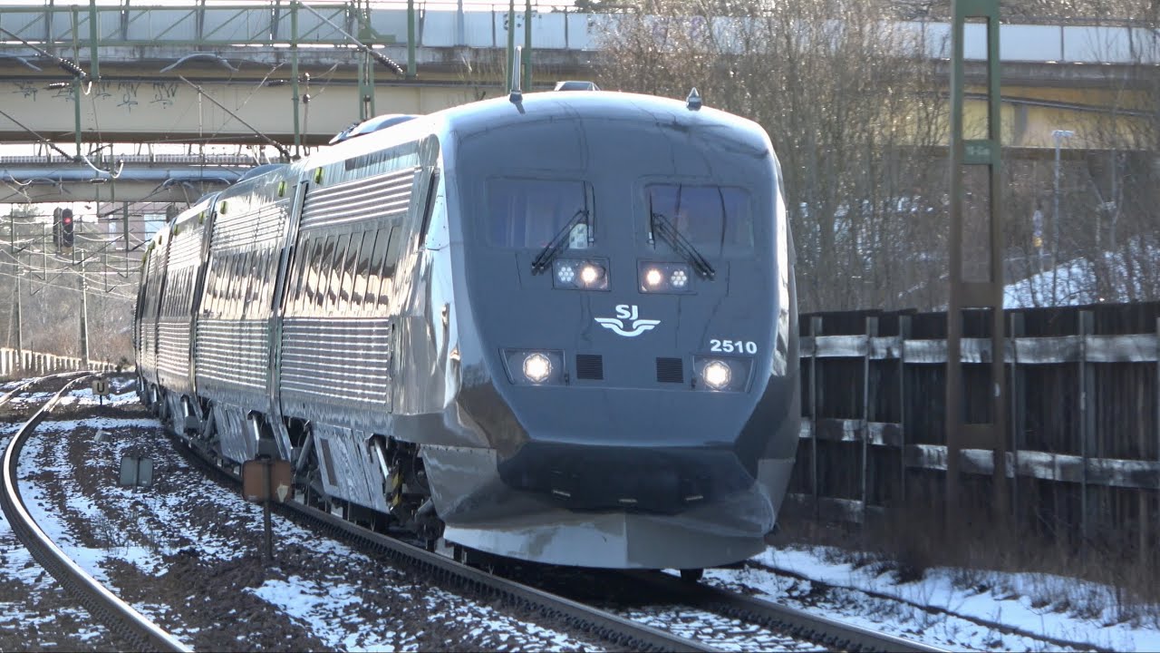 Tåg vid Stuvsta pendeltågsstation