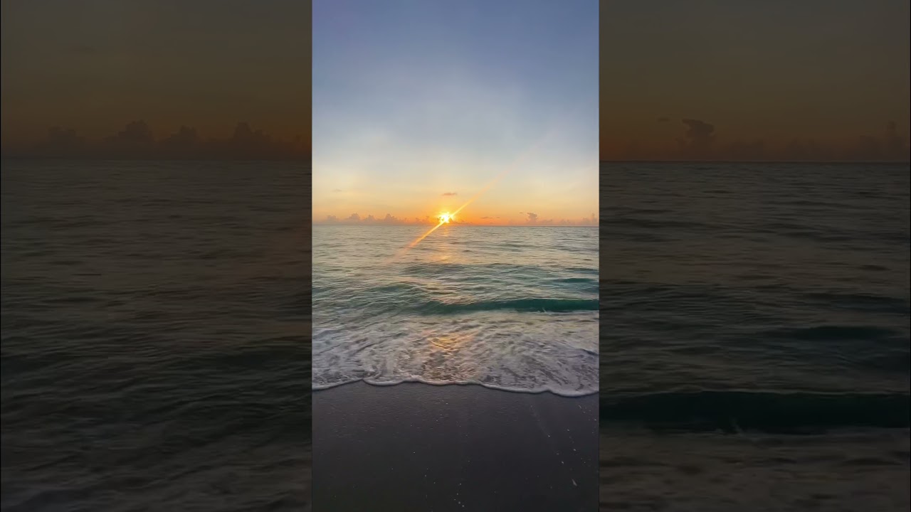 Calm Morning🌅✨🌊💙Sunrise on the Ocean: Beach & Waves 🌊