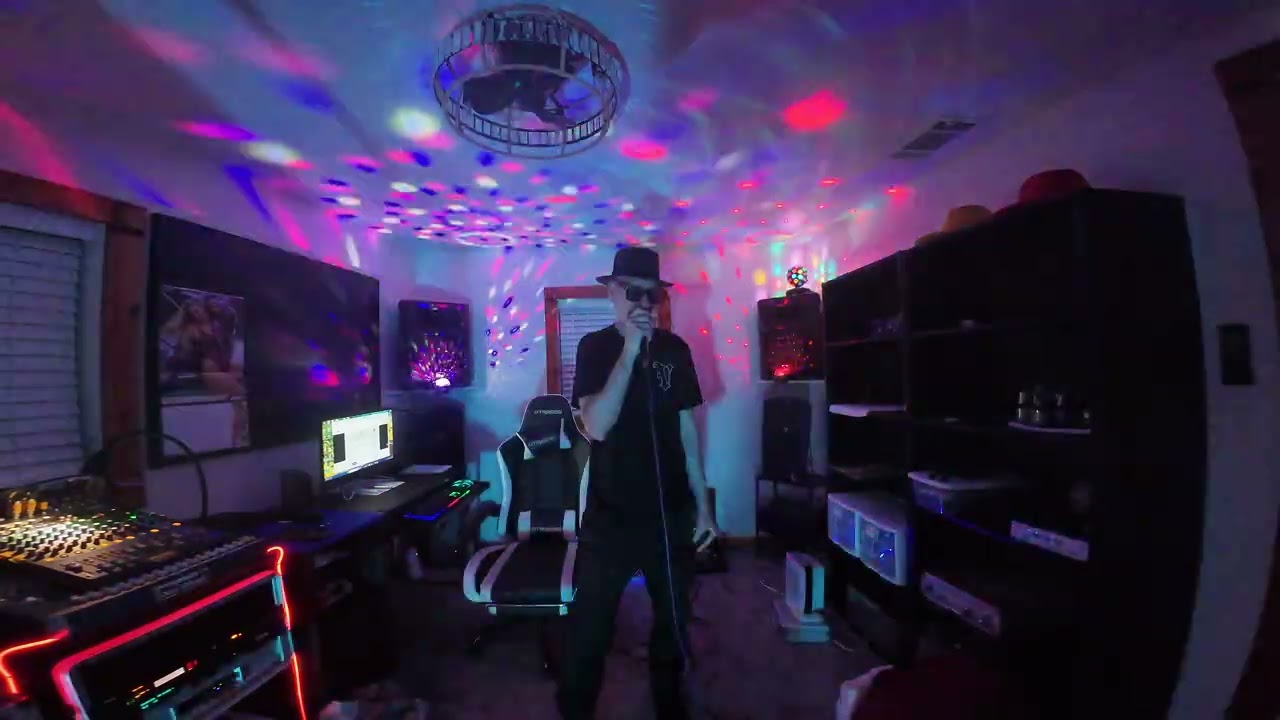studio song crawling  king snake