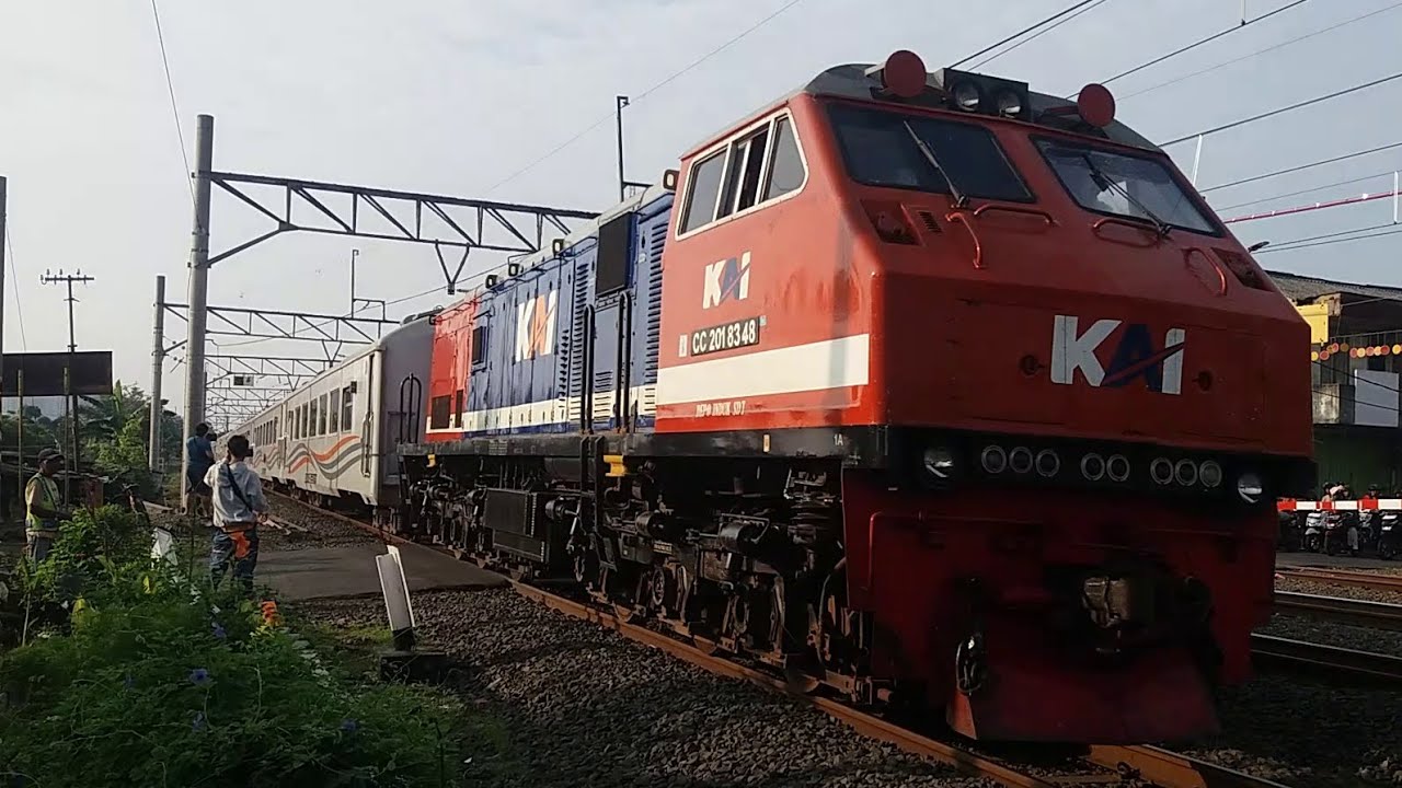3 Variasi Lokomotif Melintas Di Kota Bekasi: Livery Vintage PJKA, Perumka & Modifikasi Dari Sumatera