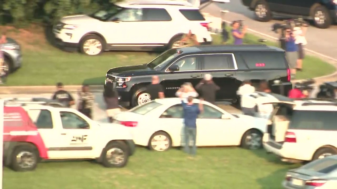 Former President Trump's motorcade heads to Georgia's Fulton County Jail