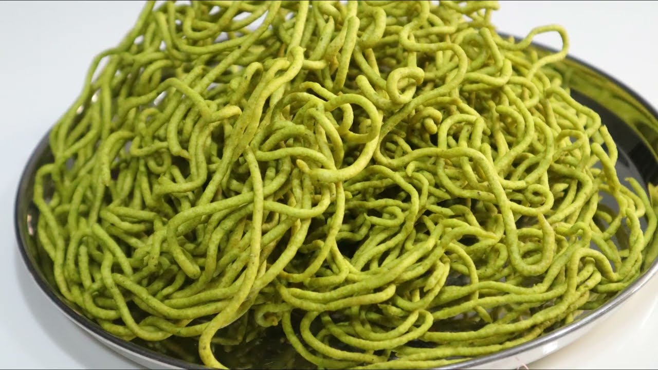 हलवाई जैसी क्रिस्पी और करारी पालक सेव एक बार बांये महोनो खाये | palak sev recipe in hindi|palak sev