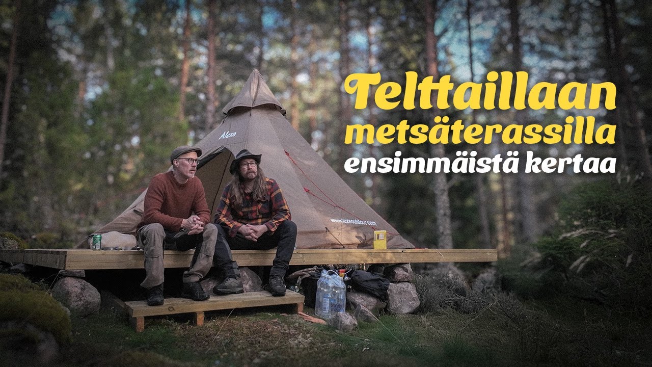 Kaksi yötä metsään rakennetulla terassilla
