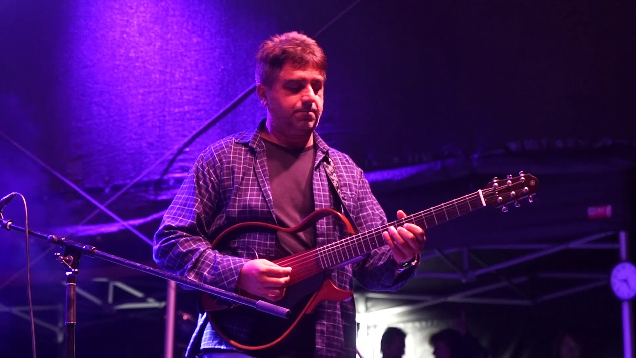 Insane guitar techniques - Ateshkhan Yuseinov playing live with Ivo Papasov