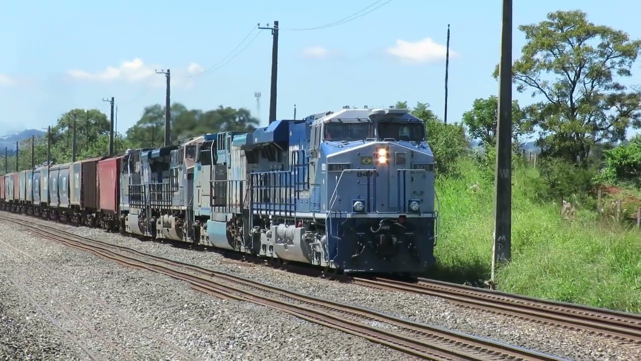 Grande trem da Rumo com trio de AC44i e ES44ACi líder em Itu