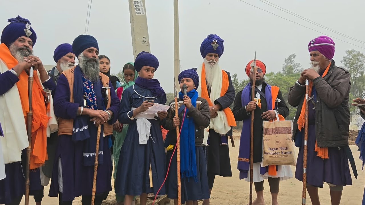 ਨਿਹੰਗ ਸਿੰਘਾਂ ਨੇ ਕਵਿਤਾ ਸੁਣਾ ਕੇ ਸੰਗਤਾਂ ਨੂੰ ਕੀਤਾ ਨਿਹਾਲ