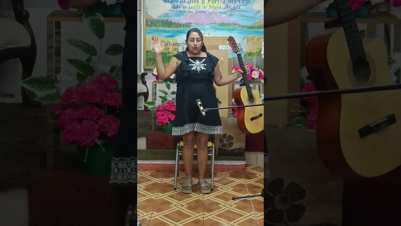 Hna Michelle adorando en nuestro día de acción de gracias