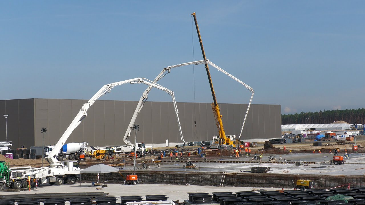 TESLA / Gigafactory4 / 13.07.2021 / 4K / Continuation of the concrete casting of the foundation.