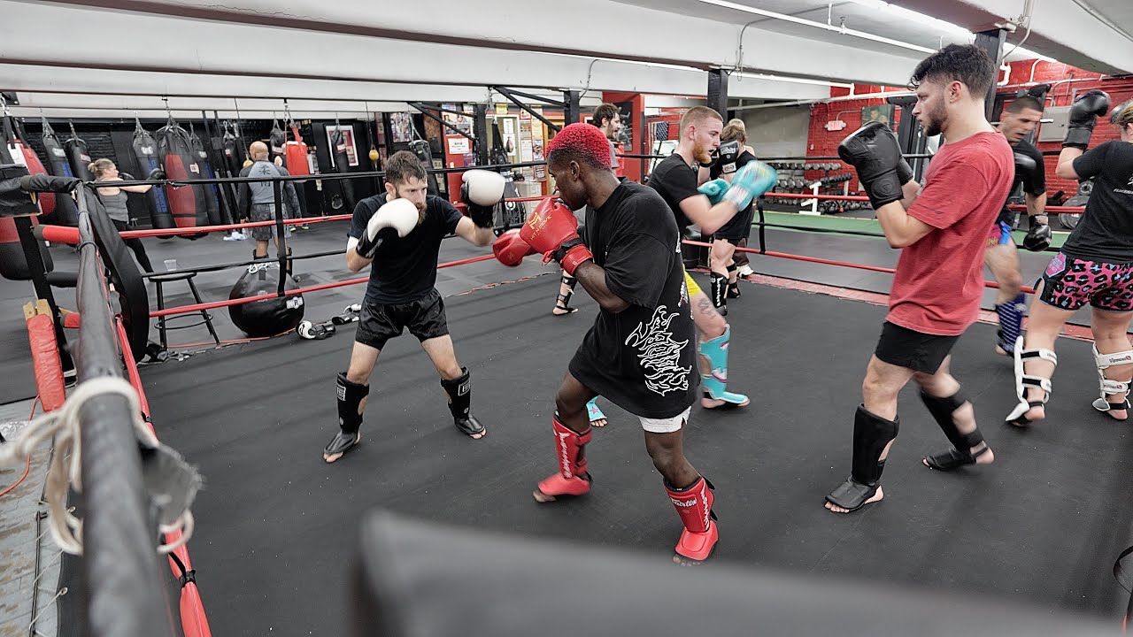 Sparring tips for begginers (with commentary)