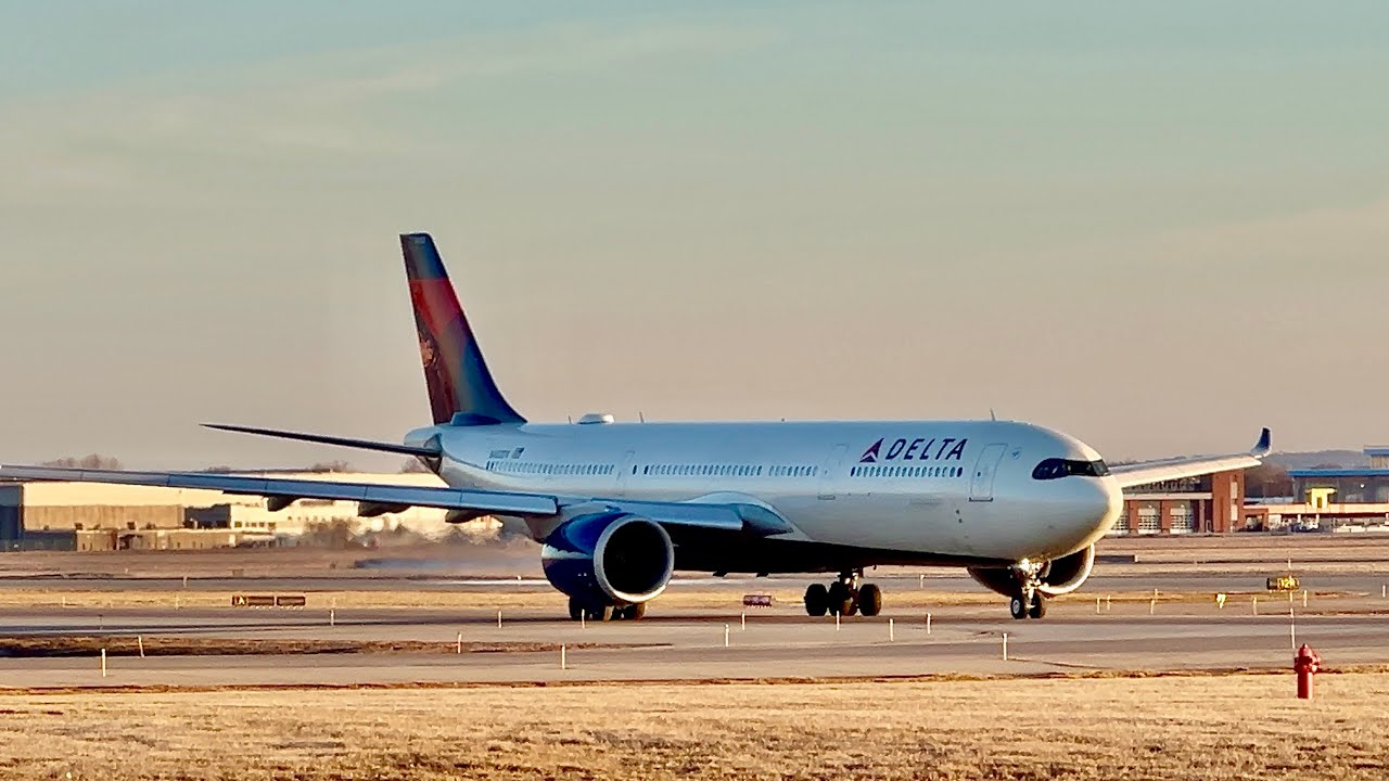 17 minutes of GOLDEN MSP Airport Planespotting 