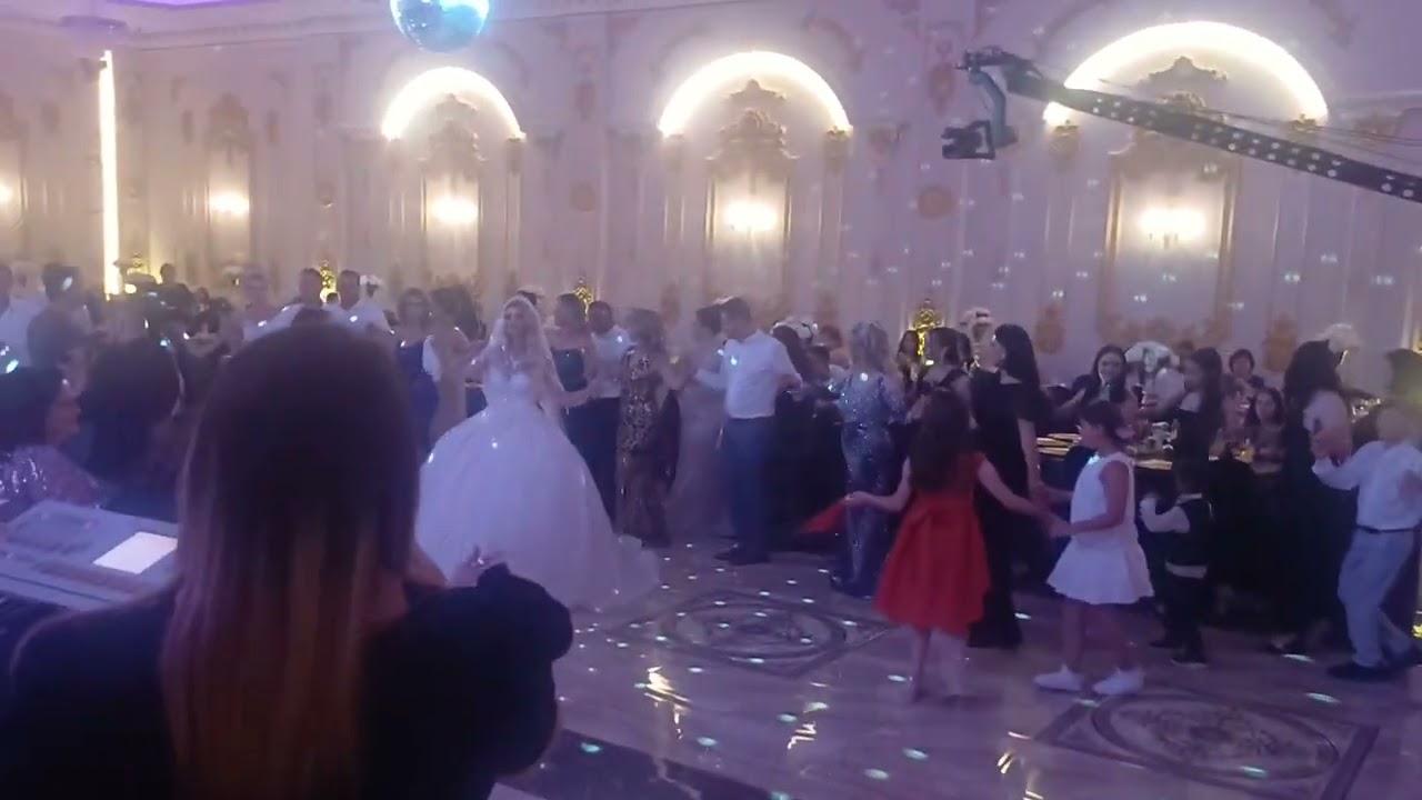 JETA gjithqka LIVE te Familja Krasniqi