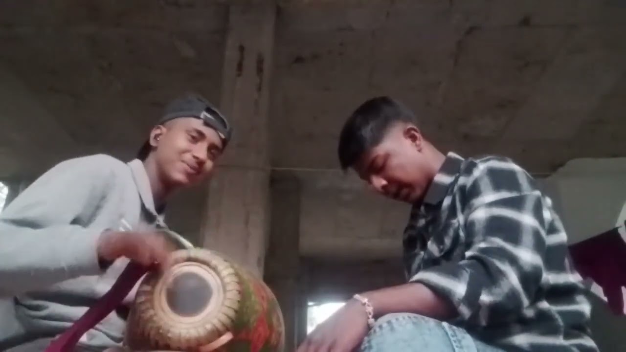 আপনাদের সামনে একটা গান পরিবেশন করলাম গানটির নাম হচ্ছে ওরা নিজের মাকে মা বলে না শাশুড়ি আম্মাজান⭐😎❤️‍