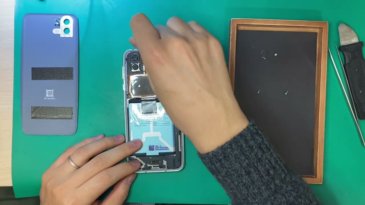 【AQUOS R2バッテリー交換修理】栃木県小山市 スマホ修理館イオンモール小山店 アウトカメラガラス交換 リアカメラレンズ SH-03K