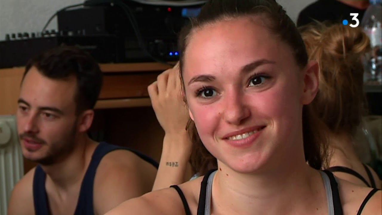 Kader Attou accompagne des jeunes danseurs sur la scène de Montpellier Danse