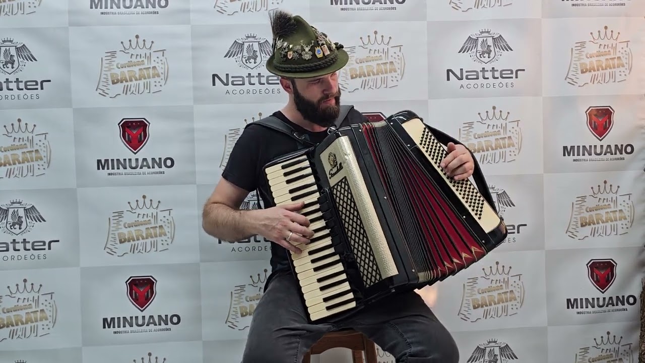 Scandalli Série Ouro 4/5 de voz oitavada.