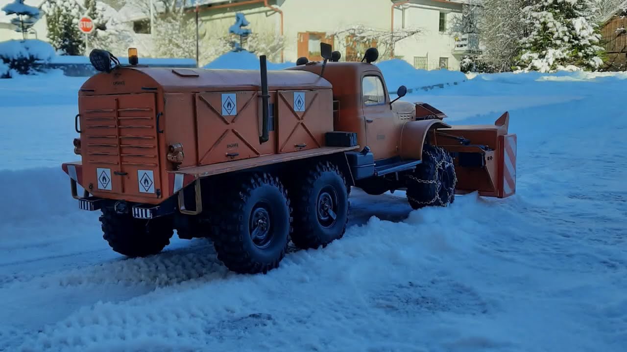 Old Soviet monster- Zil 157 & D470 Snow blower  (1/10)