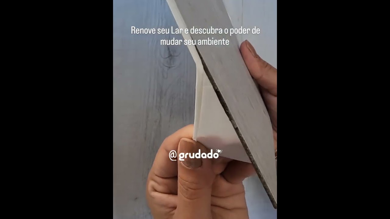 RENOVE COM O PISO VIN&Iacute;LICO AUTOCOLANTE DA GRUDADO