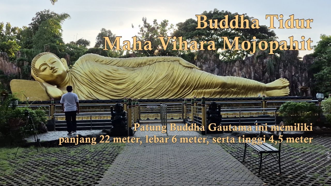 Patung Raksasa Buddha Tidur Maha Vihara Mojopahit Trowulan