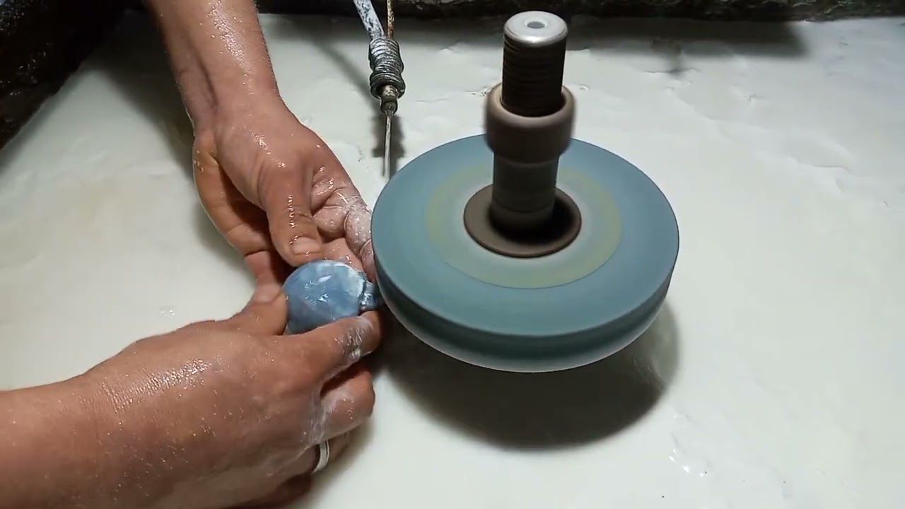 Tallado de cráneo en piedra angelita