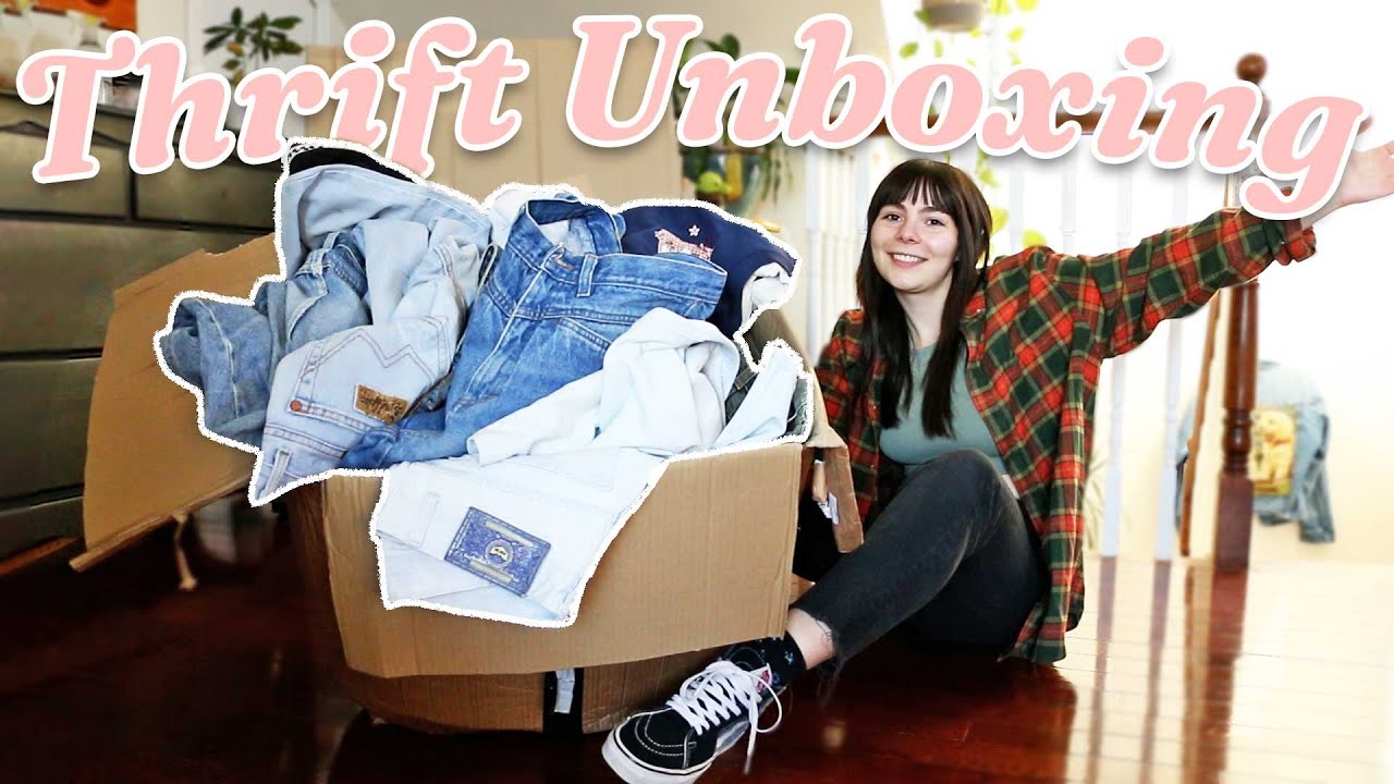 HUGE THRIFT HAUL | Fleek Vintage Wholesale Unboxing!