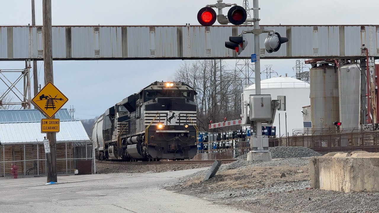 NS 1101 leads NS 12G through CP Colfax!