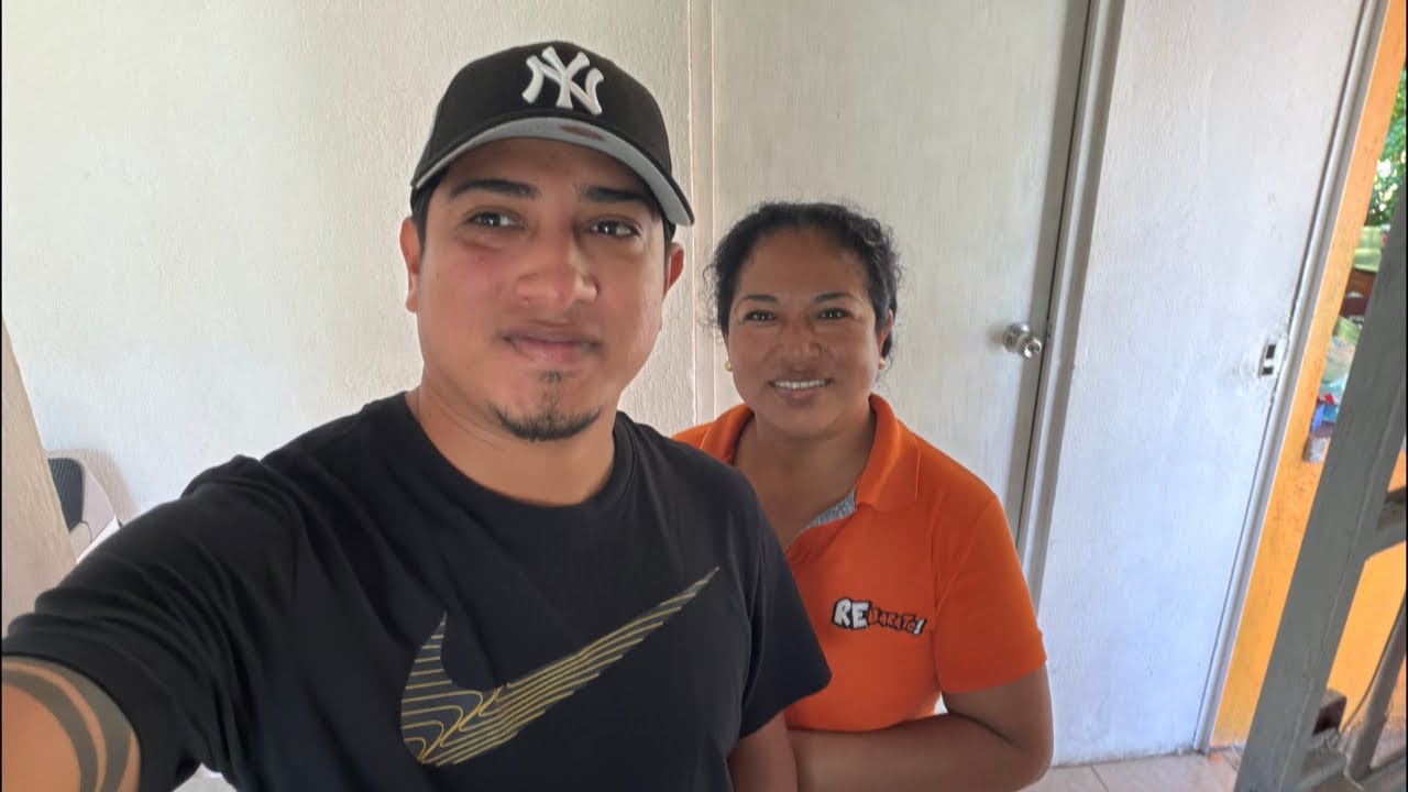 Ah preparar unas ricas enchiladas o en moladas como ustedes le digan ☺️🏞️